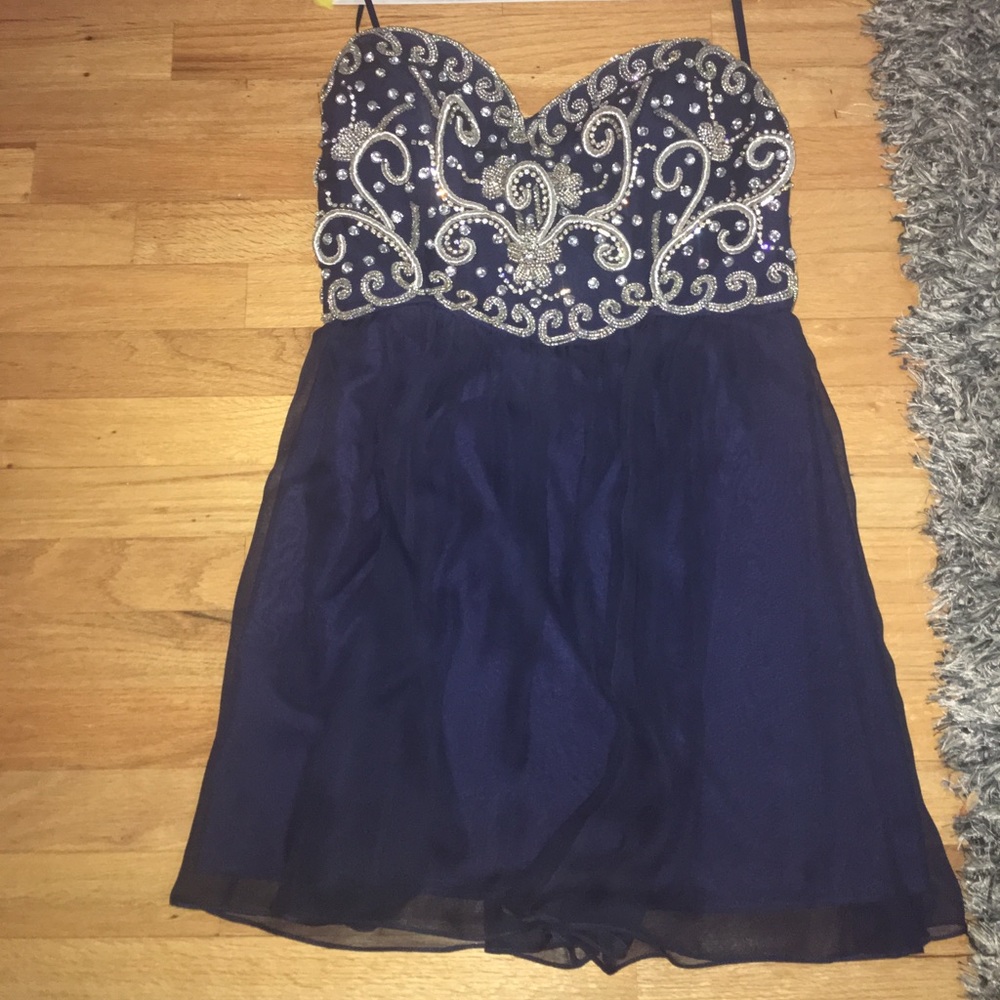 Beautiful navy blue dress!